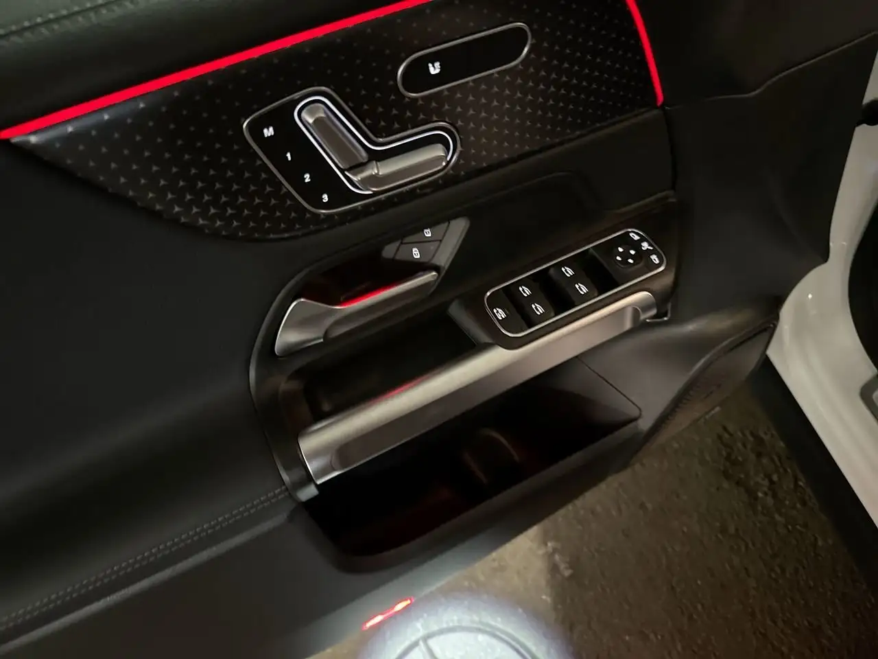 Mercedes-Benz EQB снимка Mercedes-Benz EQB