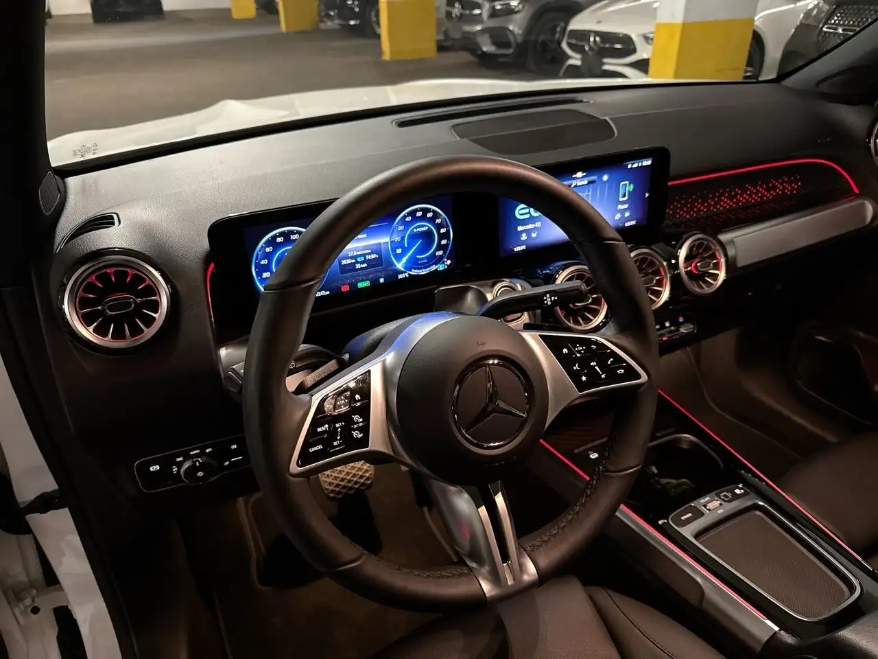 Mercedes-Benz EQB снимка Mercedes-Benz EQB