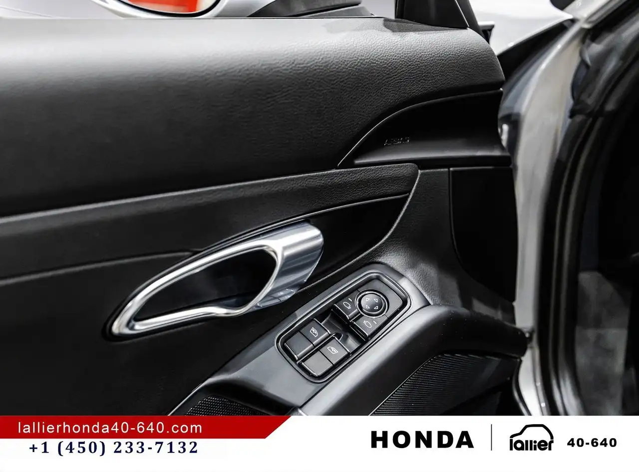 Porsche 718 Boxster снимка Porsche 718 Boxster