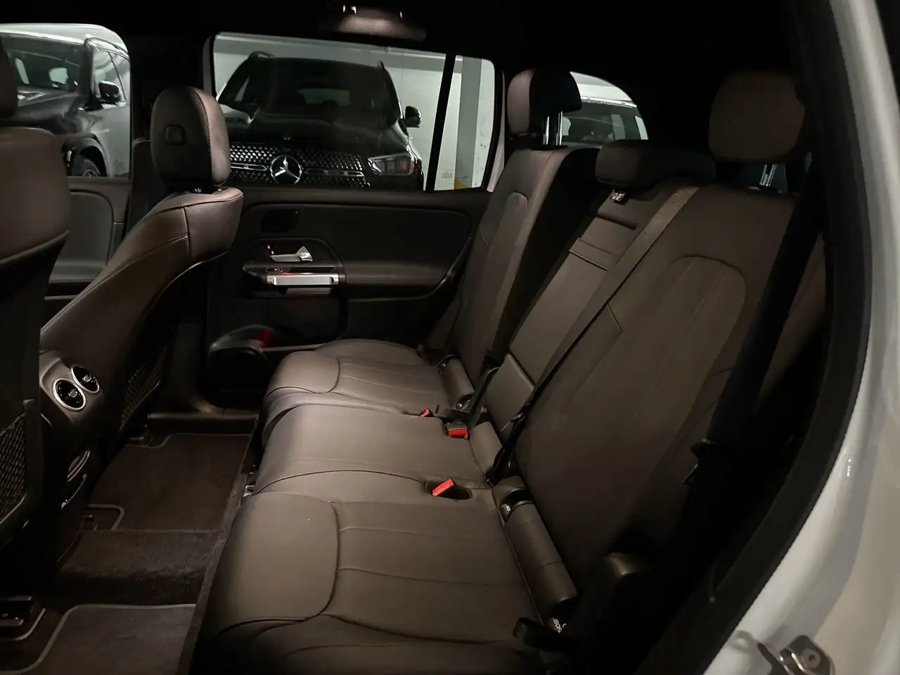 Mercedes-Benz EQB снимка Mercedes-Benz EQB