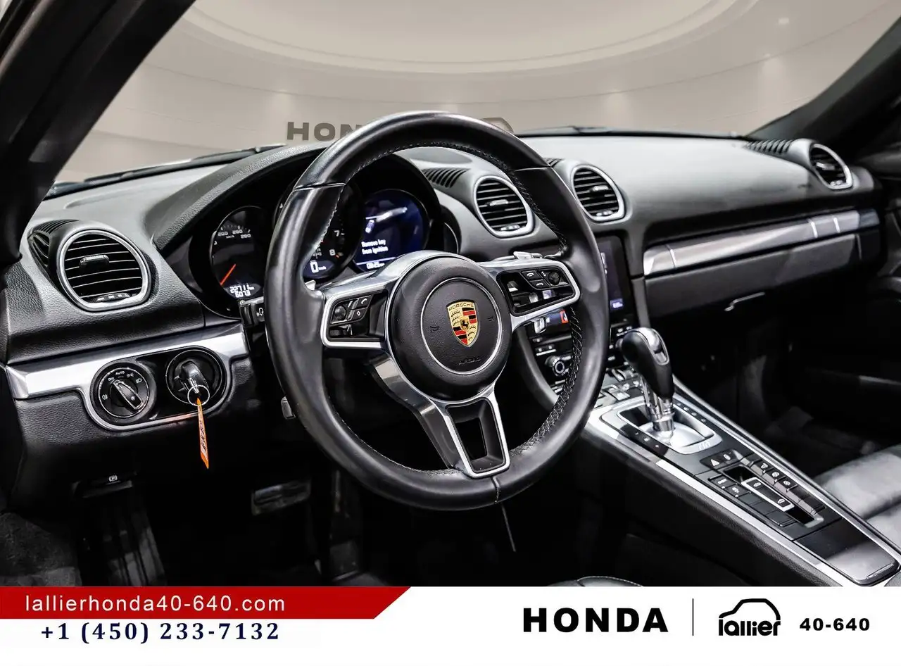 Porsche 718 Boxster снимка Porsche 718 Boxster