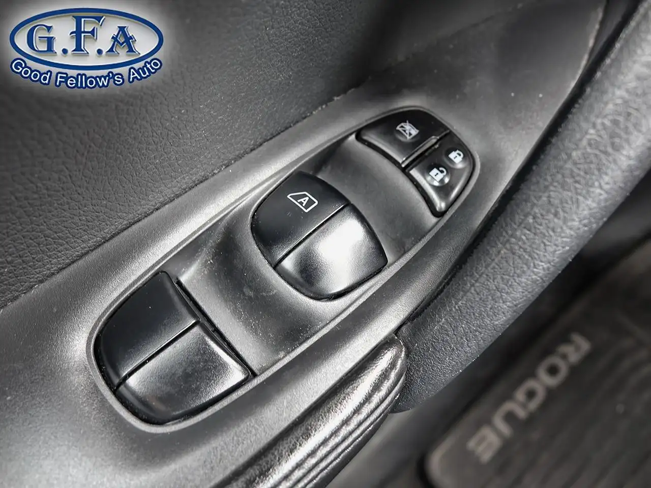 Nissan Rogue photo Nissan Rogue