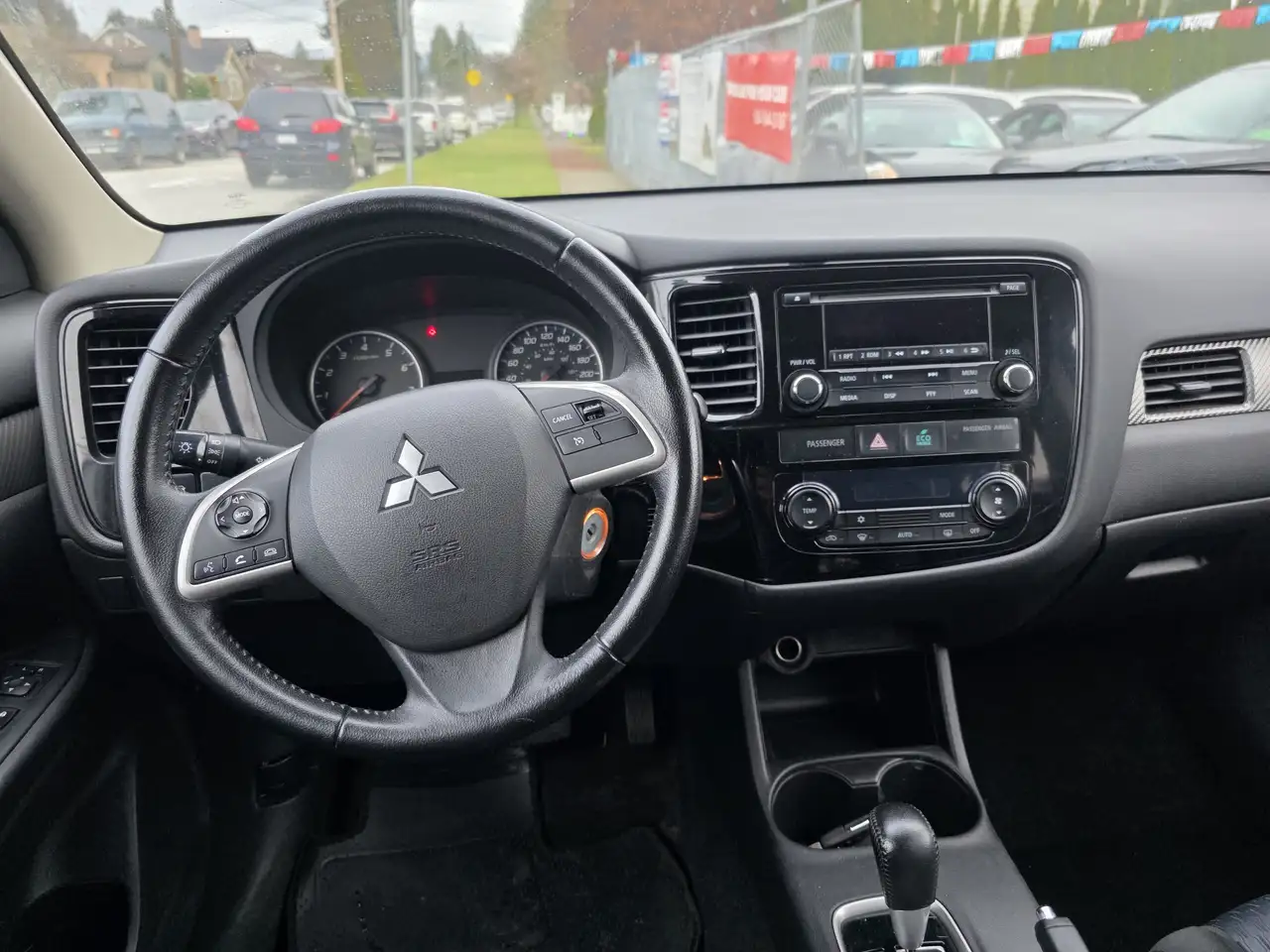 Mitsubishi Outlander снимка Mitsubishi Outlander