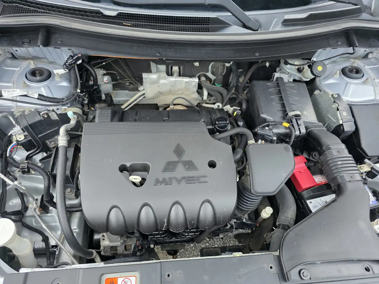 Mitsubishi Outlander снимка Mitsubishi Outlander