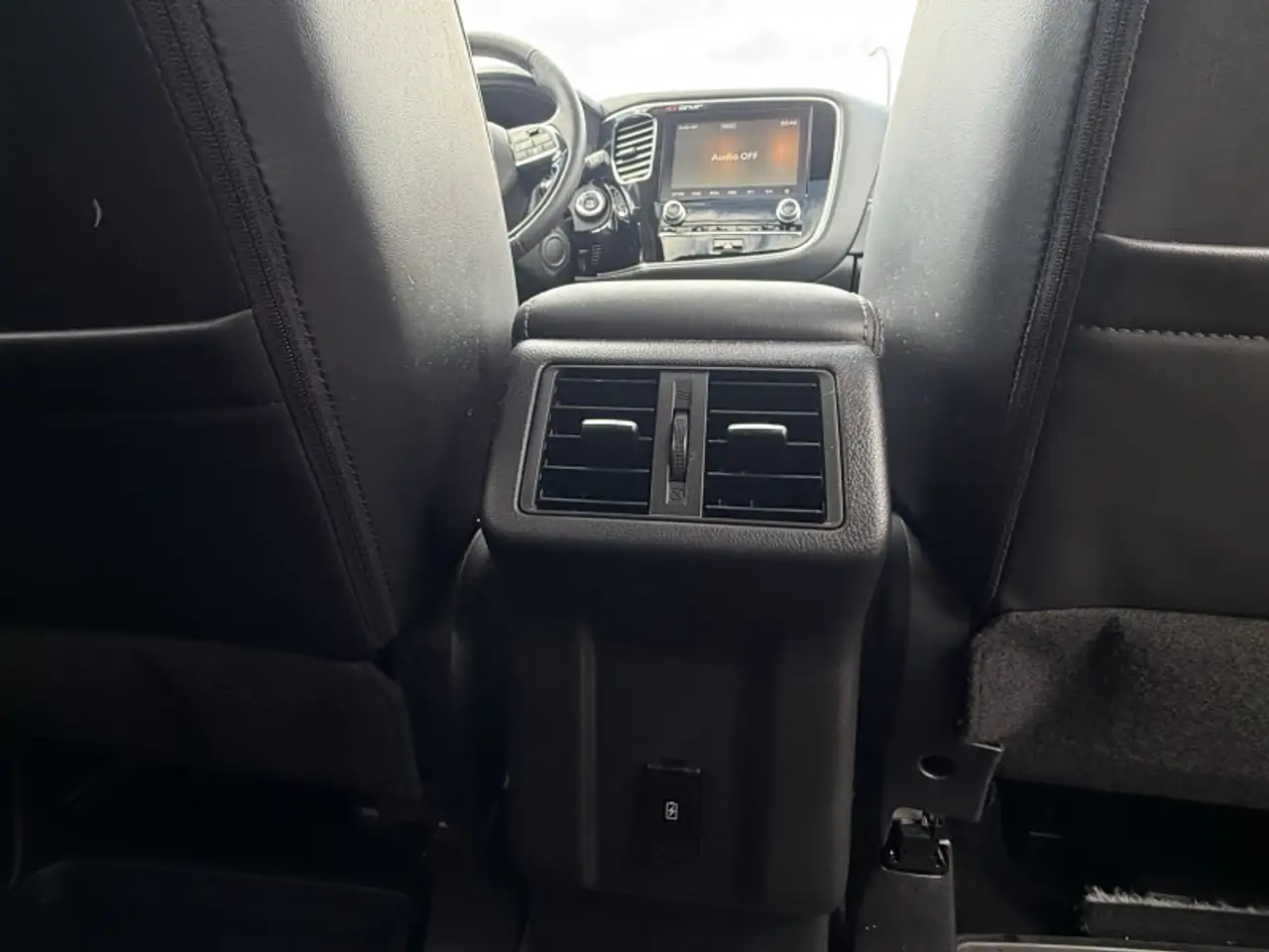 Mitsubishi Outlander снимка Mitsubishi Outlander