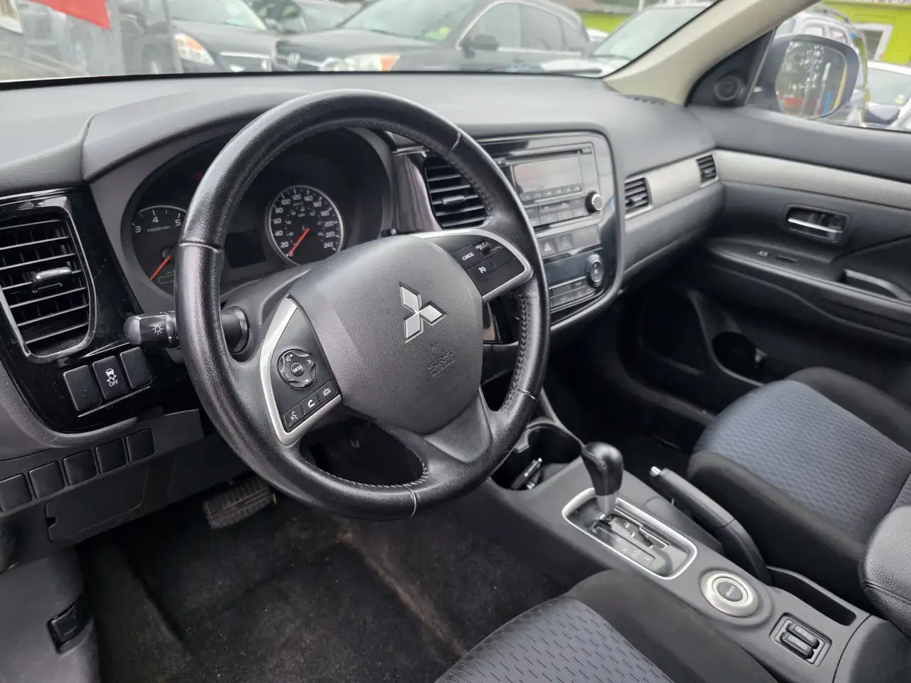 Mitsubishi Outlander снимка Mitsubishi Outlander