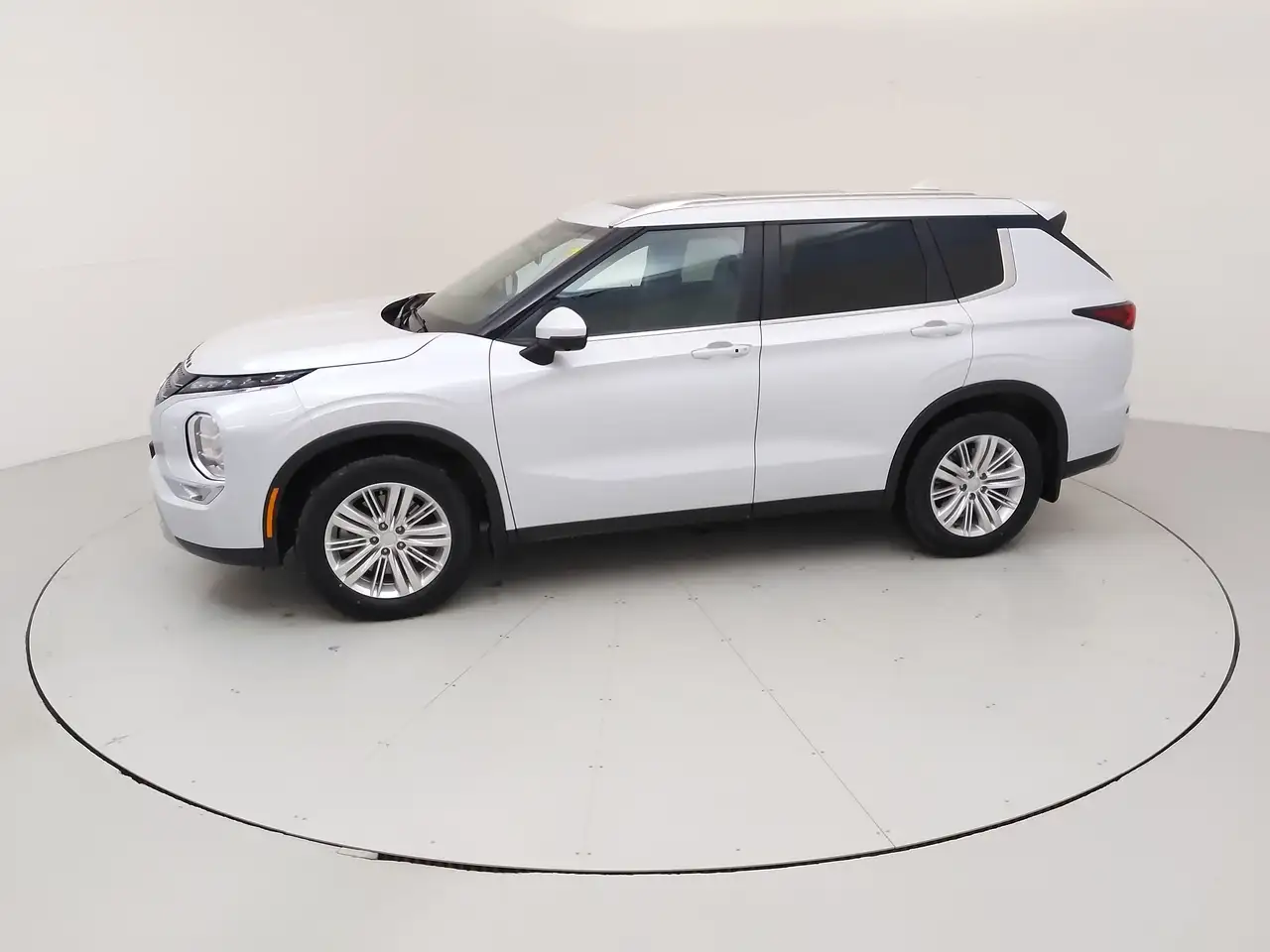 Mitsubishi Outlander photo Mitsubishi Outlander