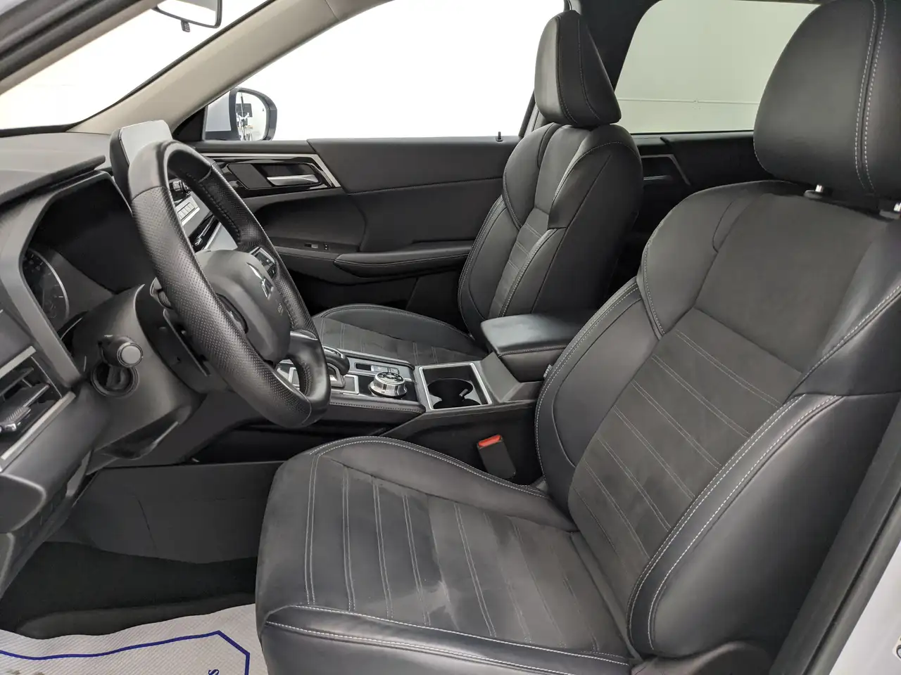 Mitsubishi Outlander photo Mitsubishi Outlander