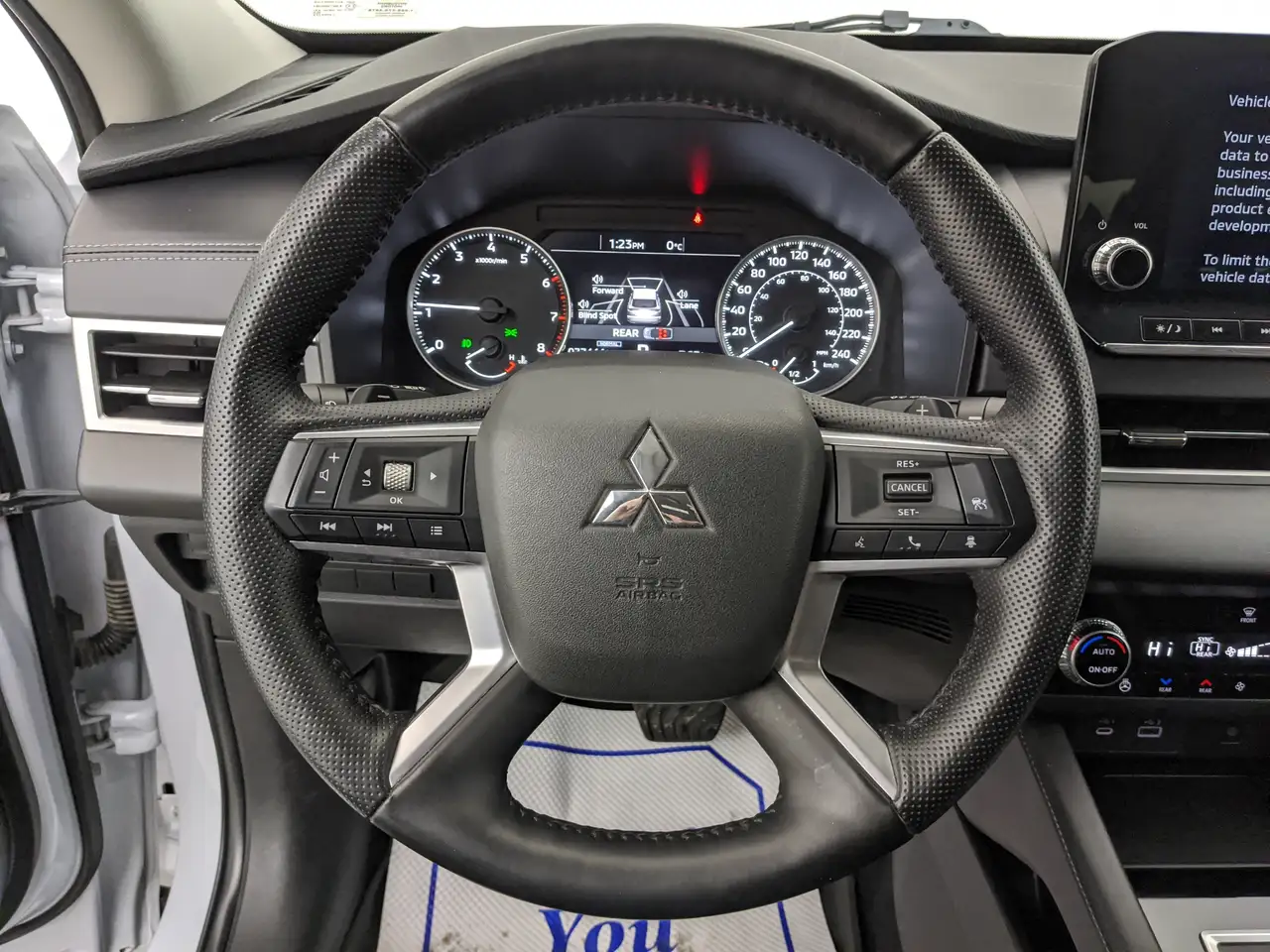 Mitsubishi Outlander photo Mitsubishi Outlander