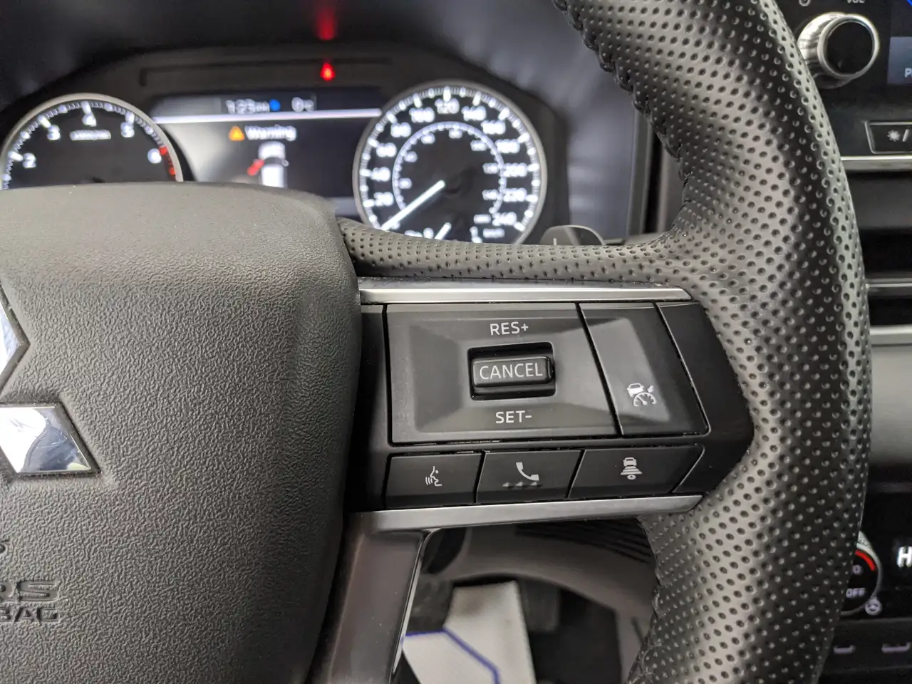 Mitsubishi Outlander photo Mitsubishi Outlander