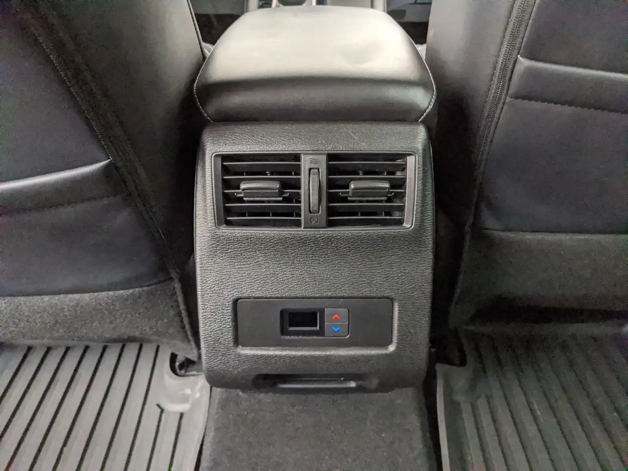 Mitsubishi Outlander photo Mitsubishi Outlander