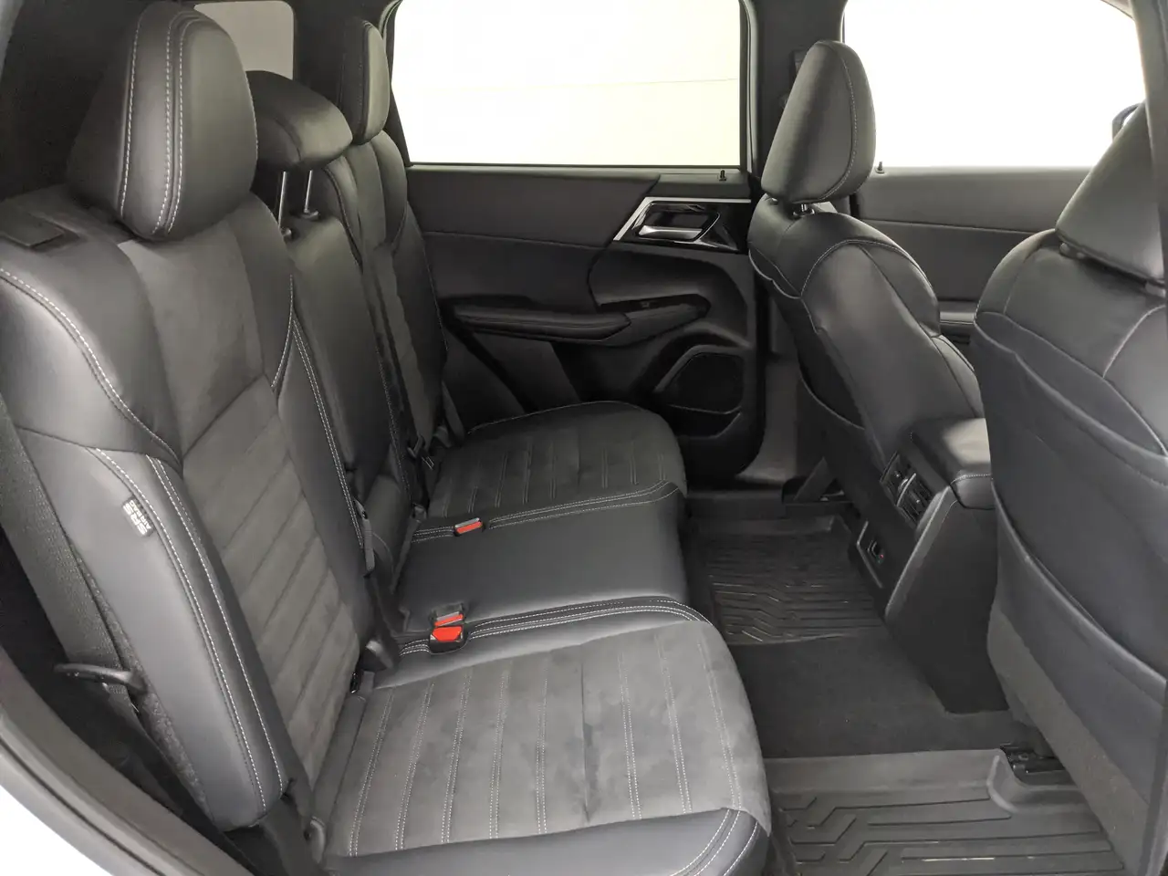 Mitsubishi Outlander photo Mitsubishi Outlander