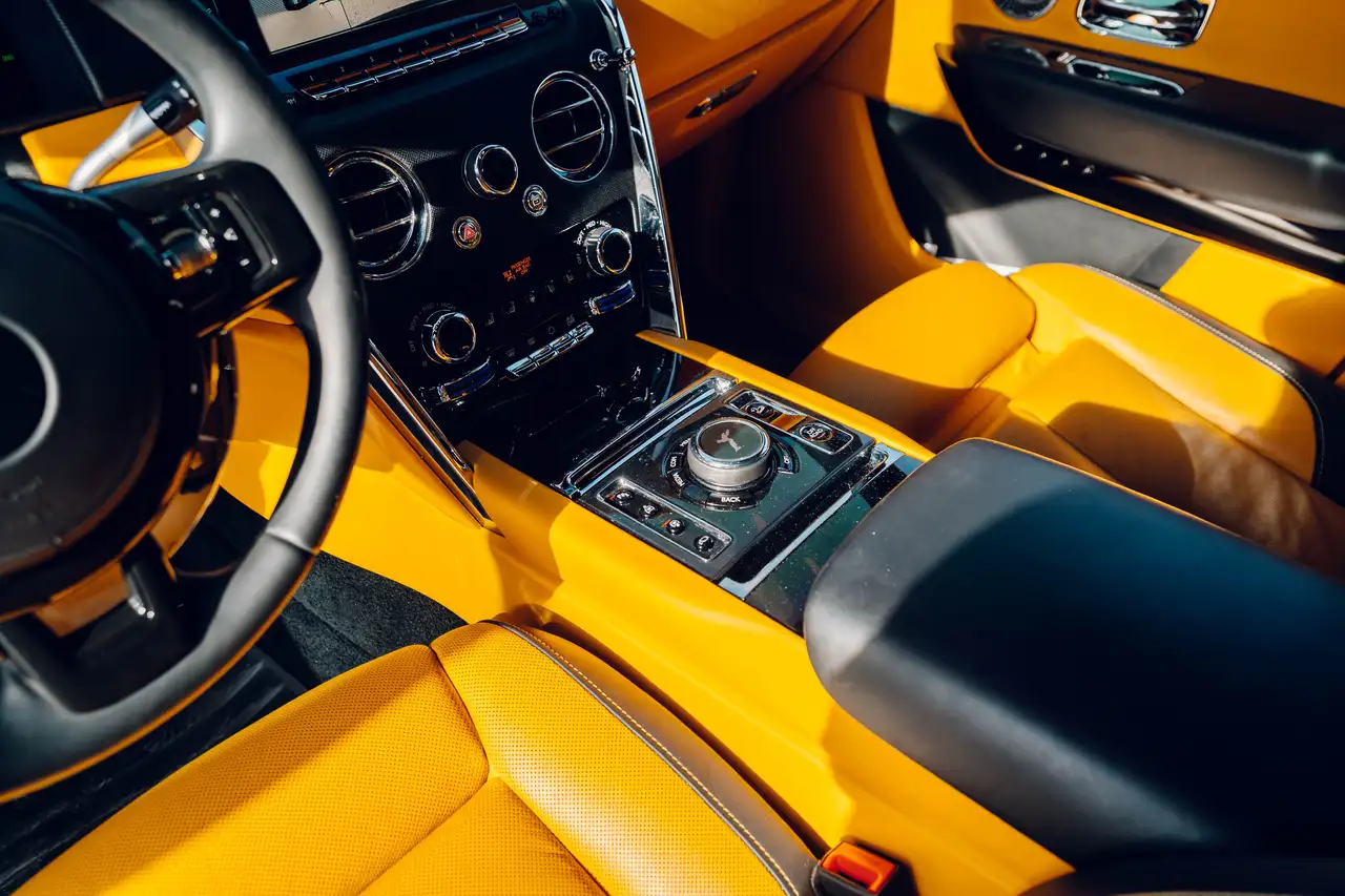 Rolls-Royce Cullinan снимка Rolls-Royce Cullinan