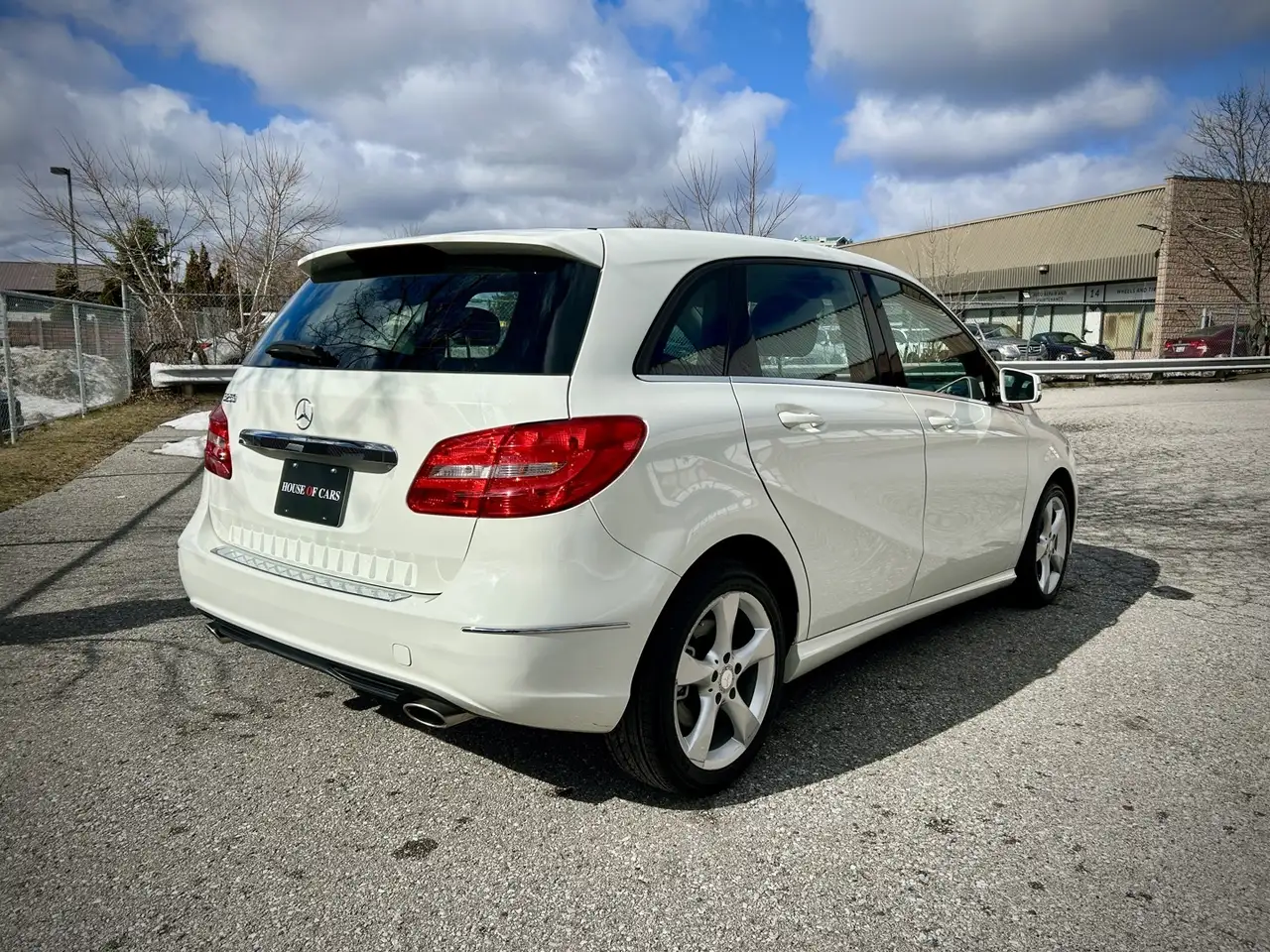 Mercedes-Benz B-Class снимка Mercedes-Benz B-Class