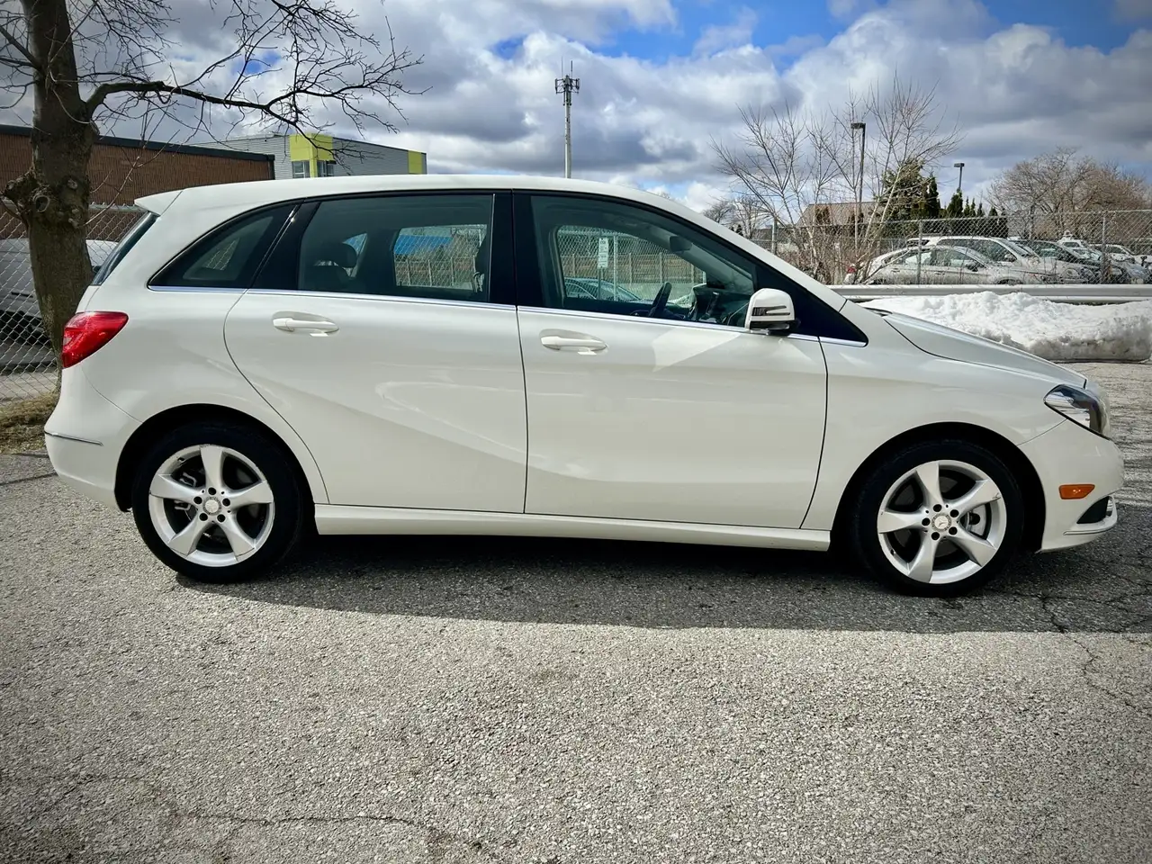 Mercedes-Benz B-Class снимка Mercedes-Benz B-Class