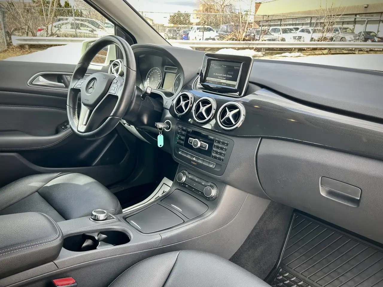 Mercedes-Benz B-Class снимка Mercedes-Benz B-Class