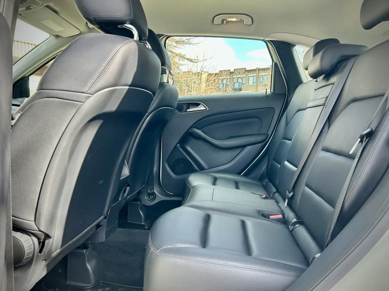 Mercedes-Benz B-Class снимка Mercedes-Benz B-Class