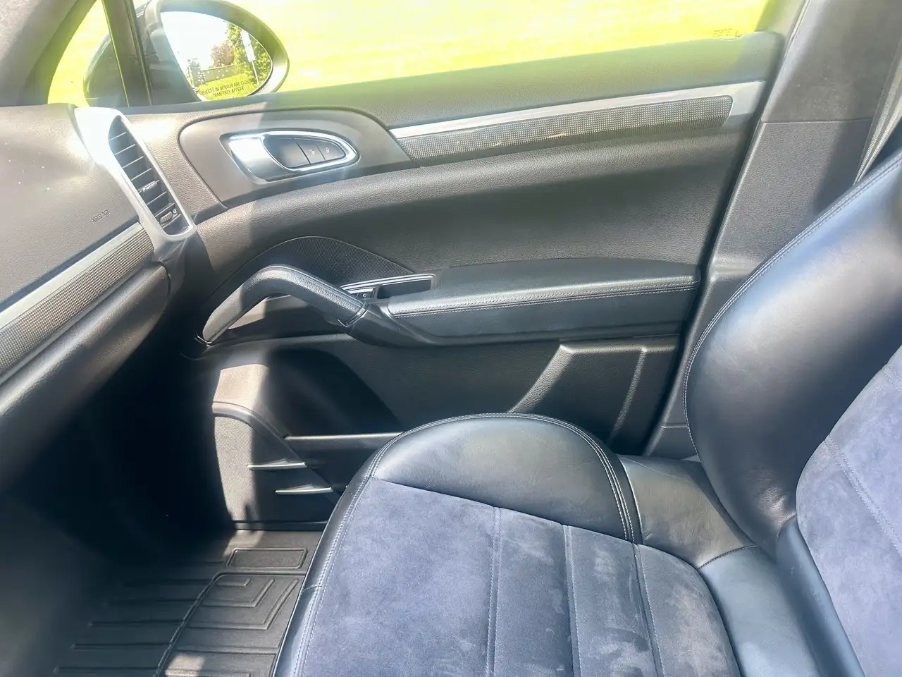 Porsche Cayenne снимка Porsche Cayenne