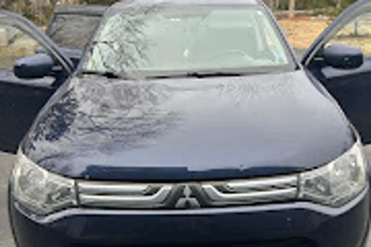 Mitsubishi Outlander photo Mitsubishi Outlander