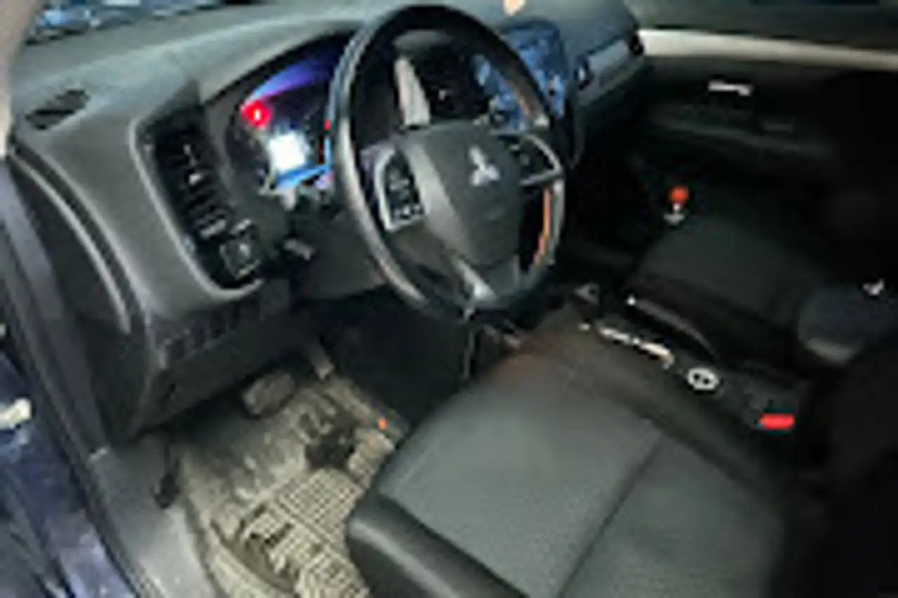Mitsubishi Outlander photo Mitsubishi Outlander