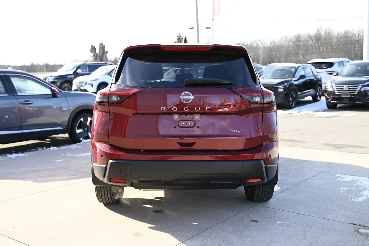 Nissan Rogue снимка Nissan Rogue