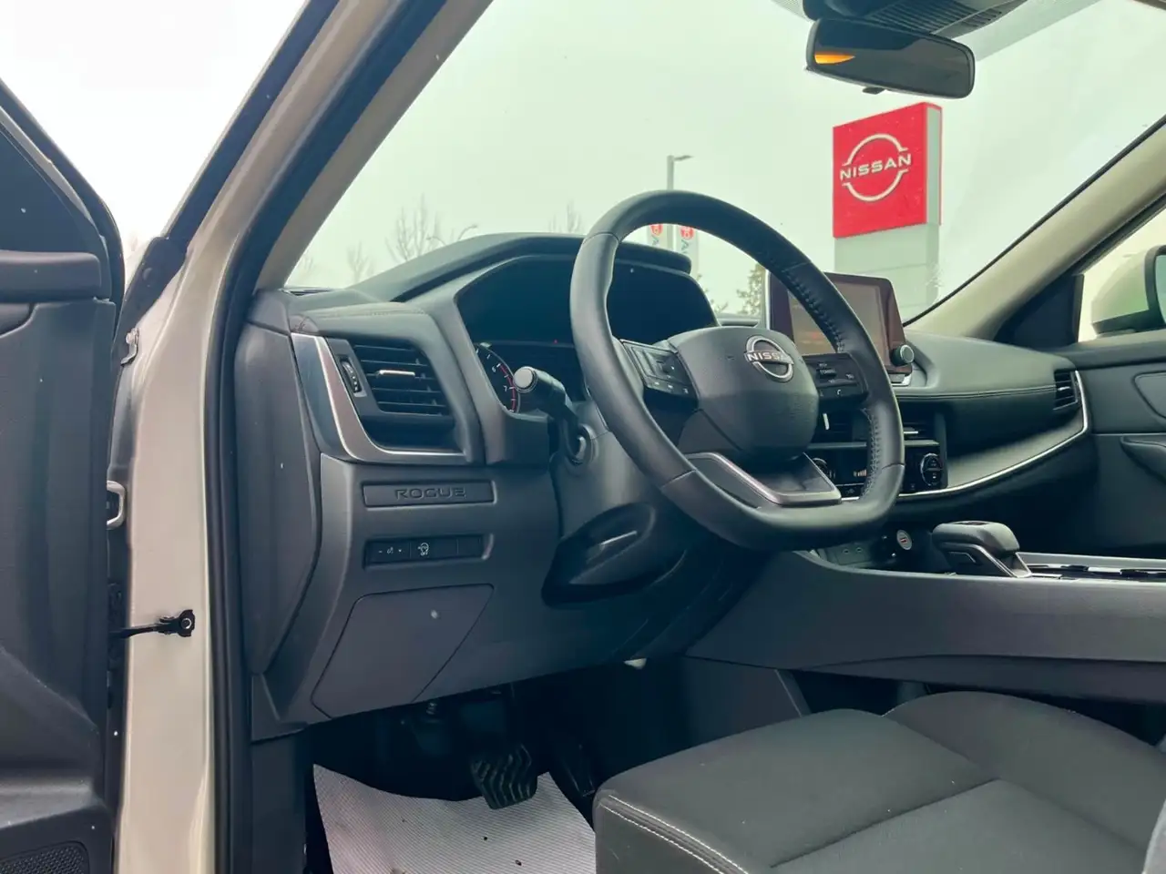 Nissan Rogue снимка Nissan Rogue