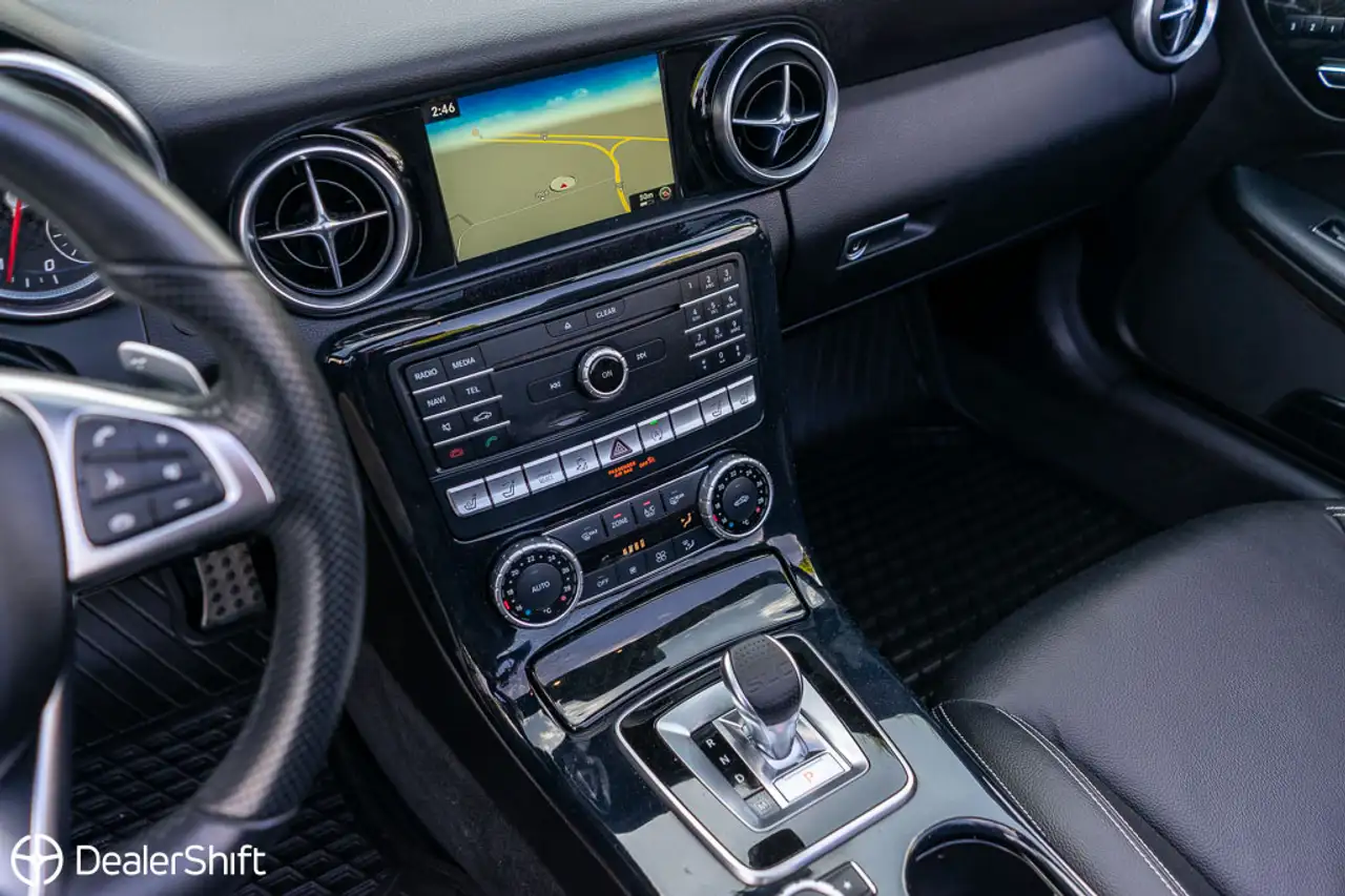 Mercedes-Benz SLC снимка Mercedes-Benz SLC