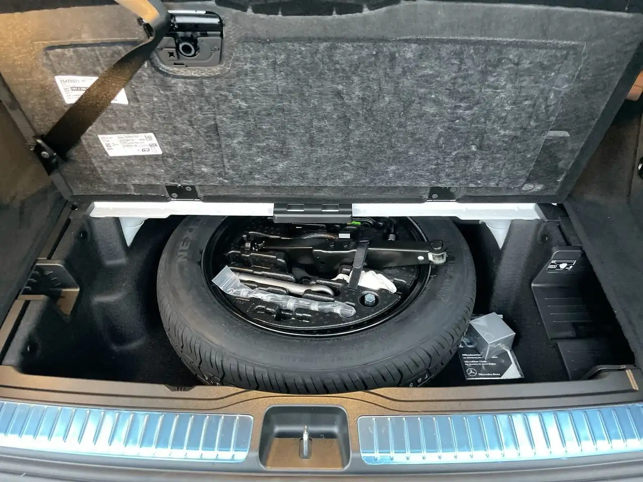Mercedes-Benz GLS снимка Mercedes-Benz GLS