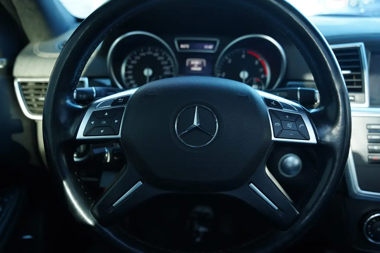 Mercedes-Benz GL-Class снимка Mercedes-Benz GL-Class