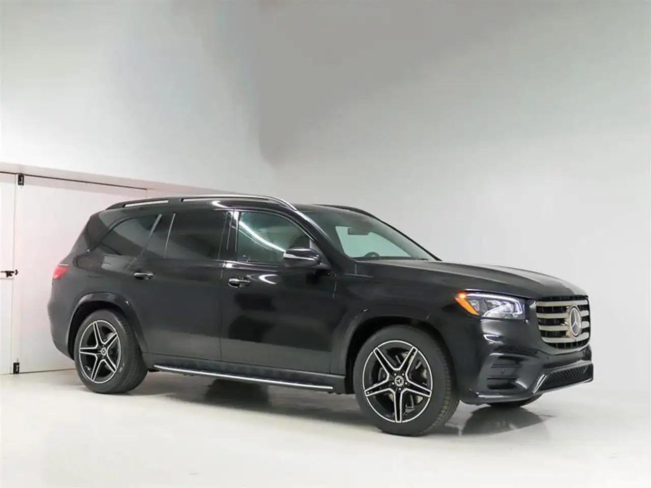Mercedes-Benz GLS снимка Mercedes-Benz GLS