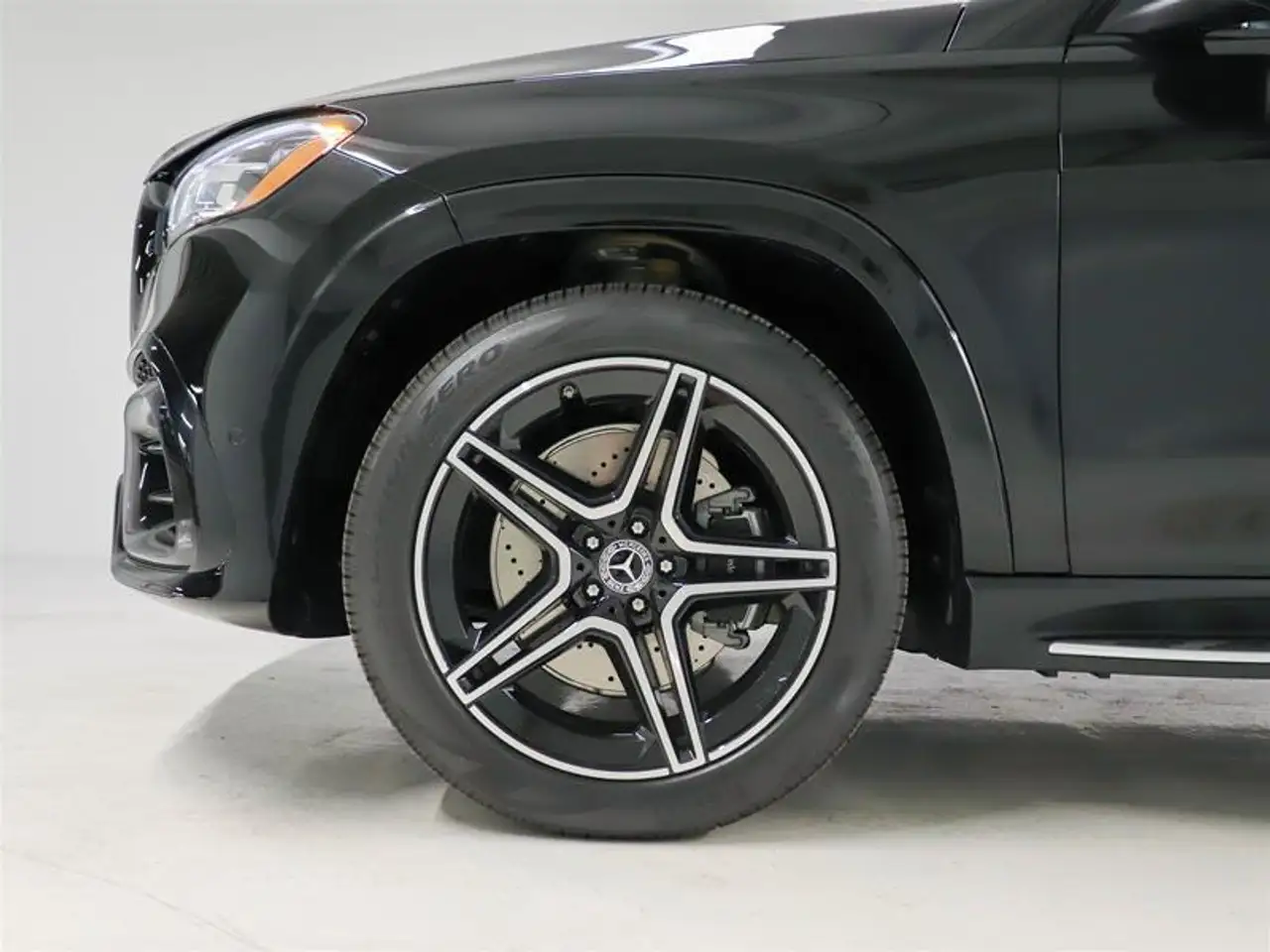 Mercedes-Benz GLS снимка Mercedes-Benz GLS