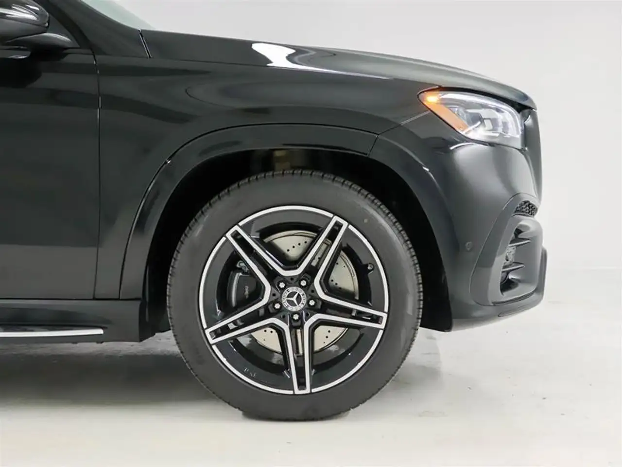 Mercedes-Benz GLS снимка Mercedes-Benz GLS