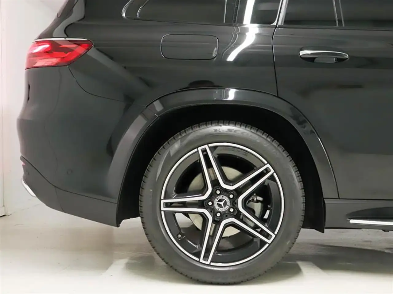 Mercedes-Benz GLS снимка Mercedes-Benz GLS