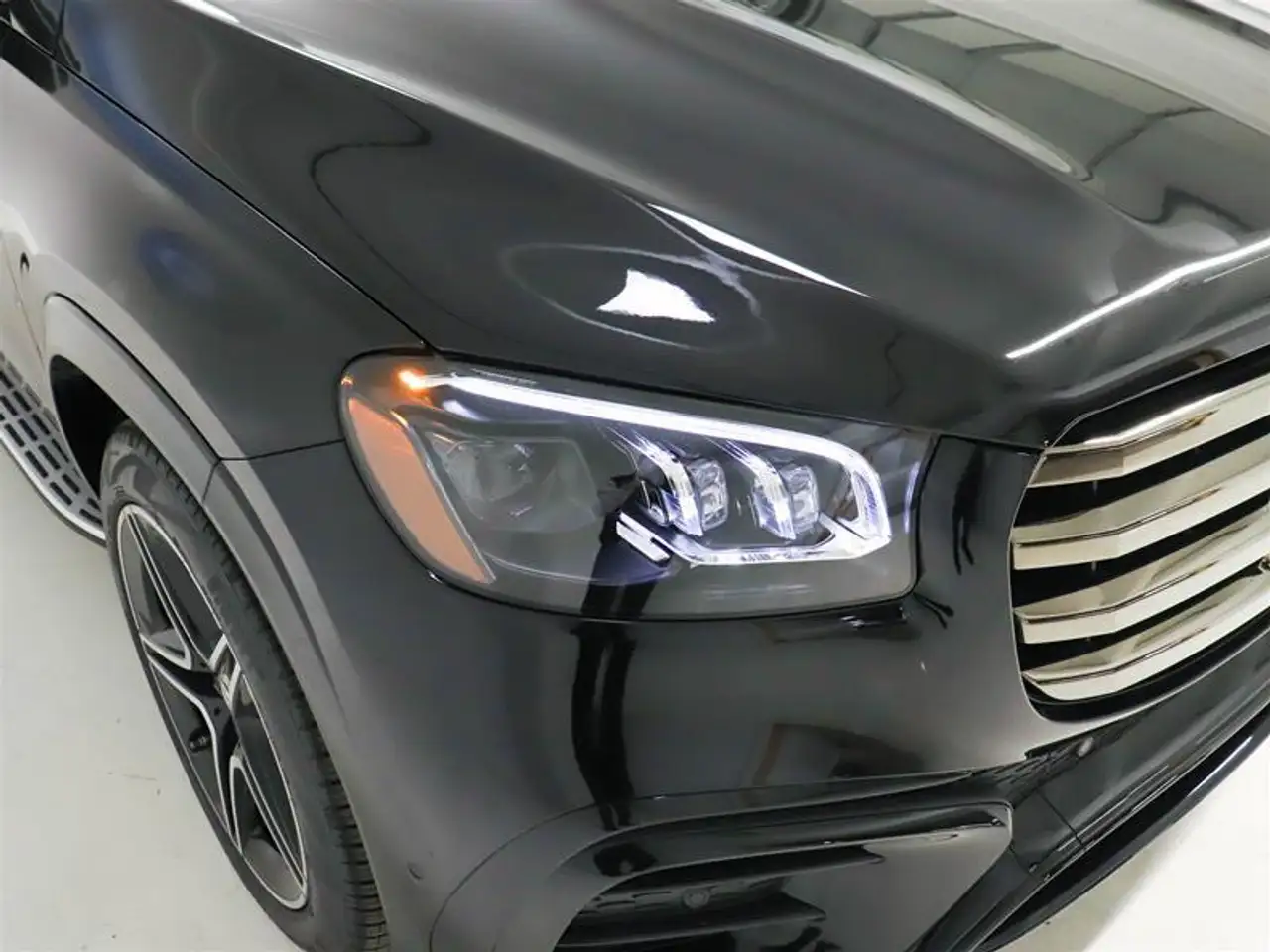 Mercedes-Benz GLS снимка Mercedes-Benz GLS
