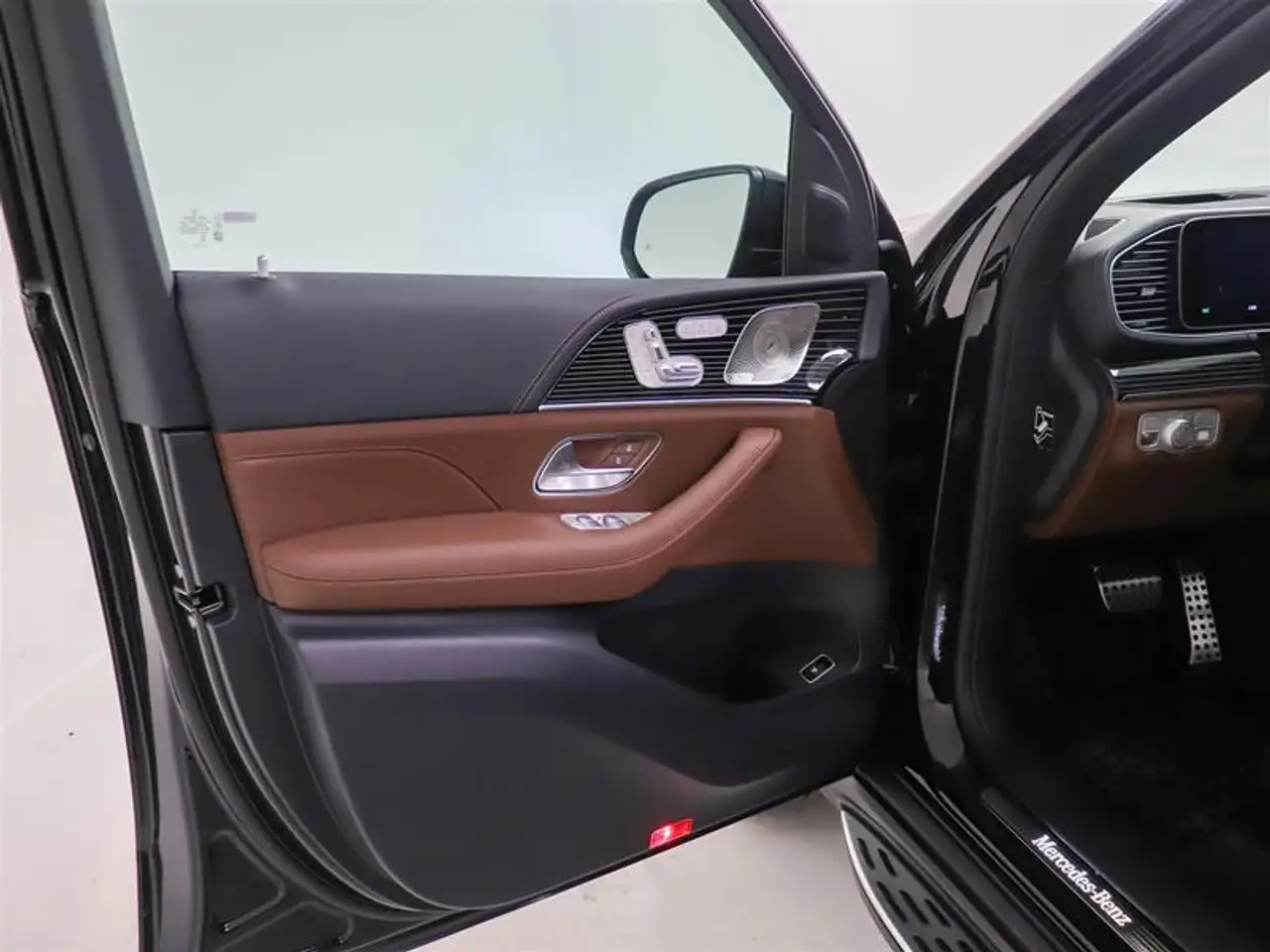 Mercedes-Benz GLS снимка Mercedes-Benz GLS
