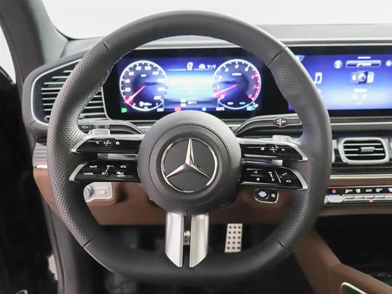 Mercedes-Benz GLS снимка Mercedes-Benz GLS