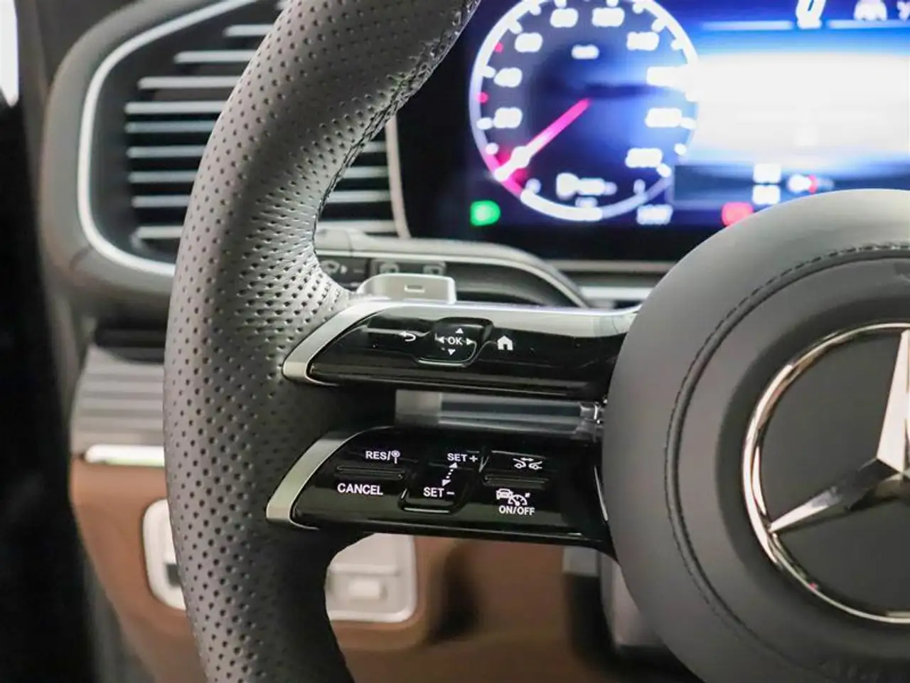 Mercedes-Benz GLS снимка Mercedes-Benz GLS