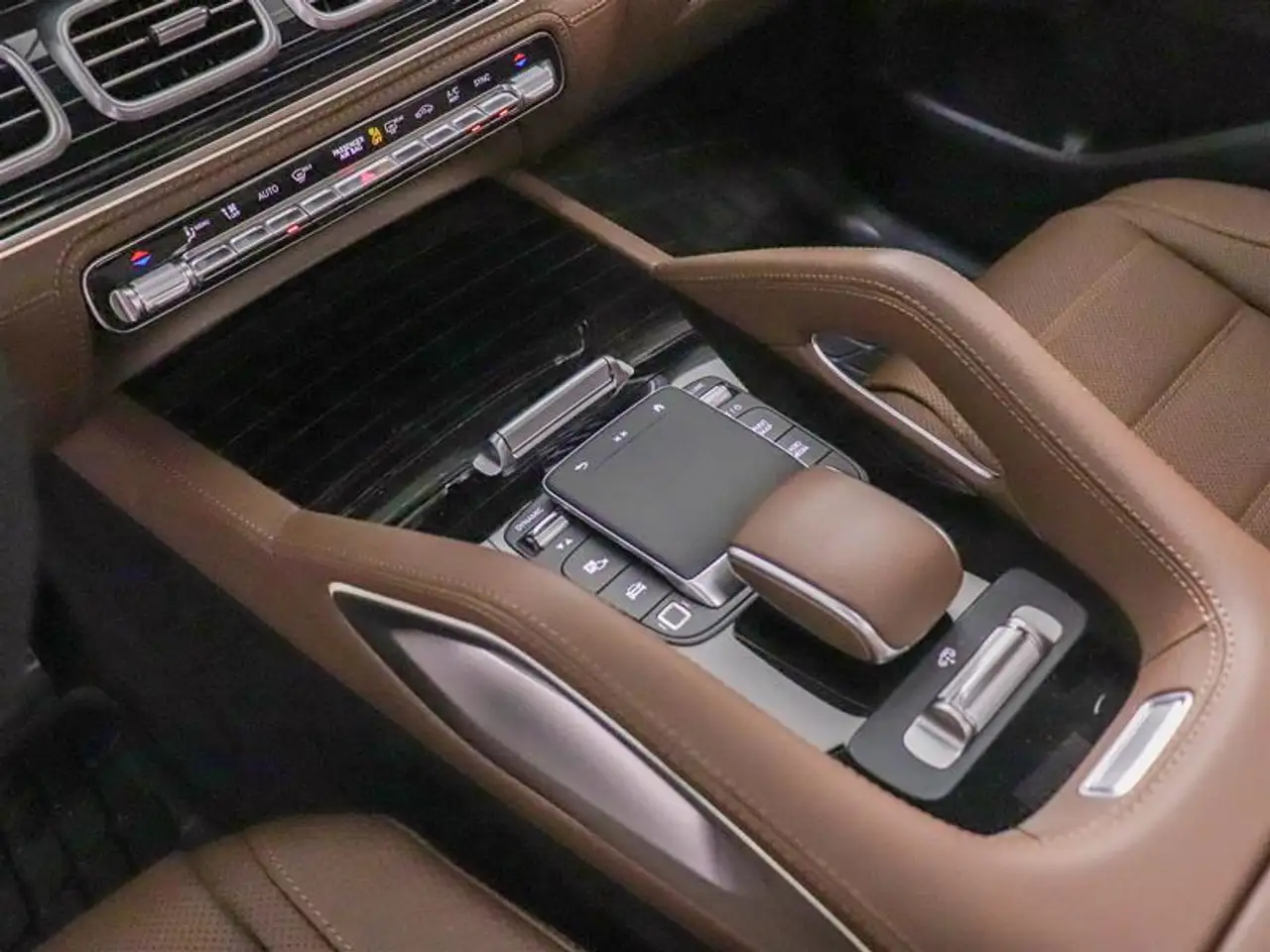 Mercedes-Benz GLS снимка Mercedes-Benz GLS