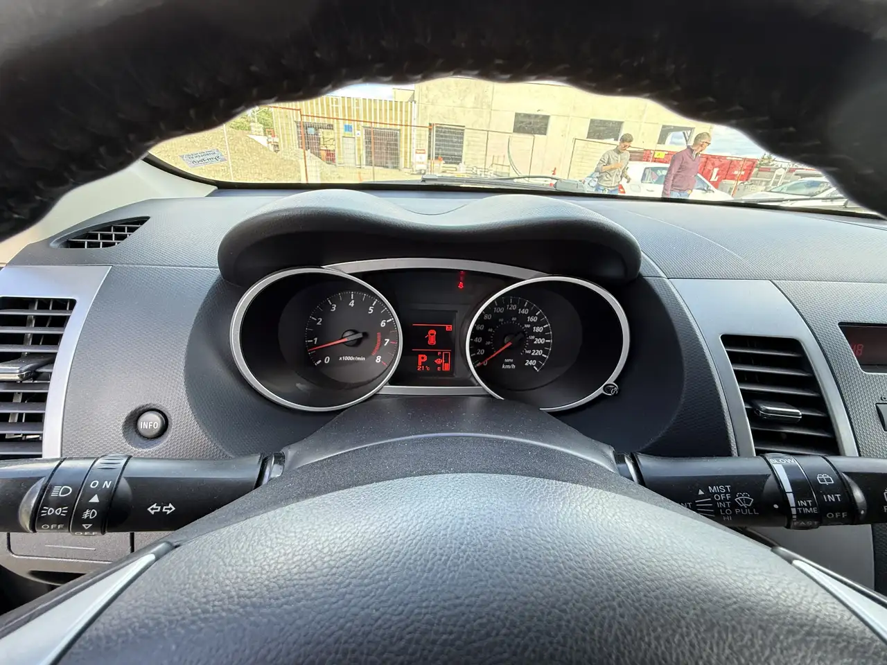 Mitsubishi Outlander снимка Mitsubishi Outlander