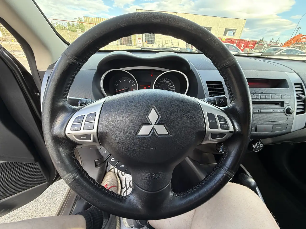 Mitsubishi Outlander снимка Mitsubishi Outlander
