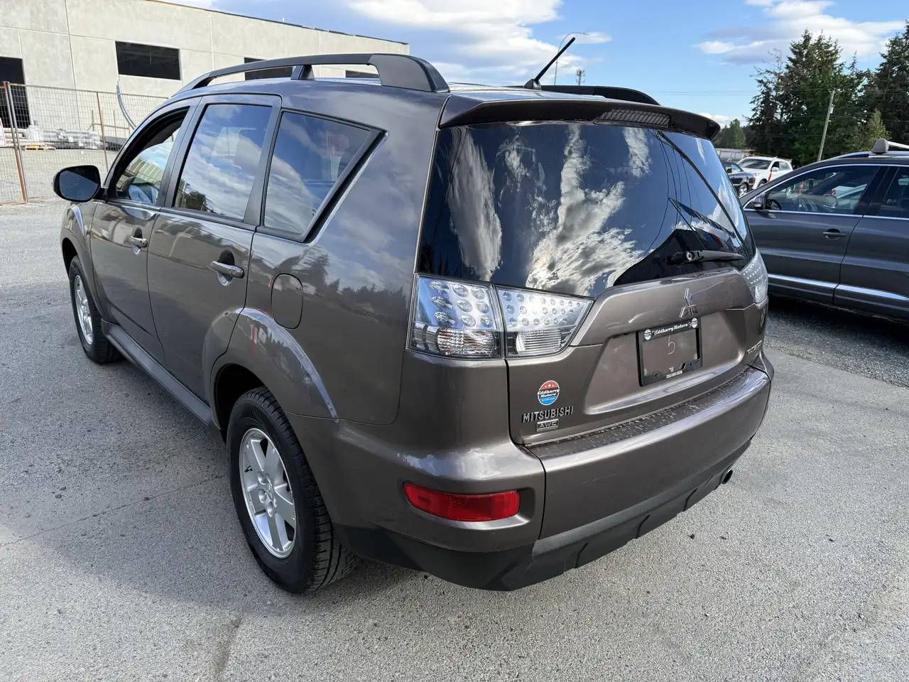 Mitsubishi Outlander снимка Mitsubishi Outlander