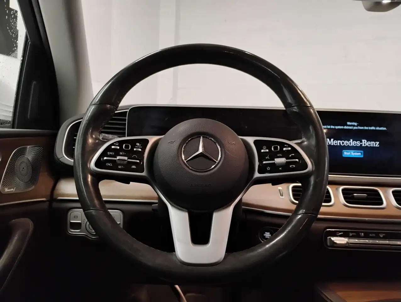 Mercedes-Benz GLS снимка Mercedes-Benz GLS