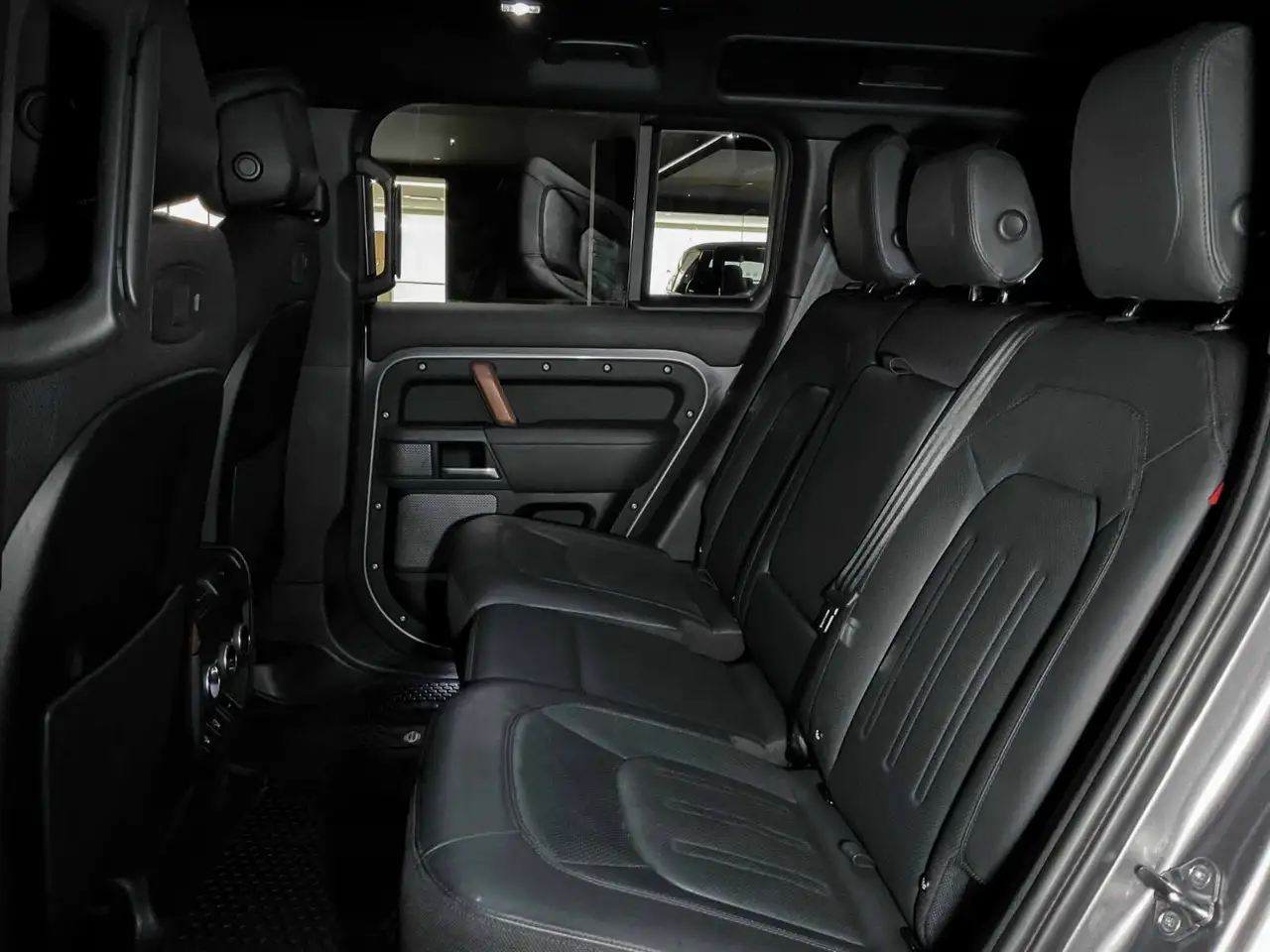Land Rover Defender photo Land Rover Defender