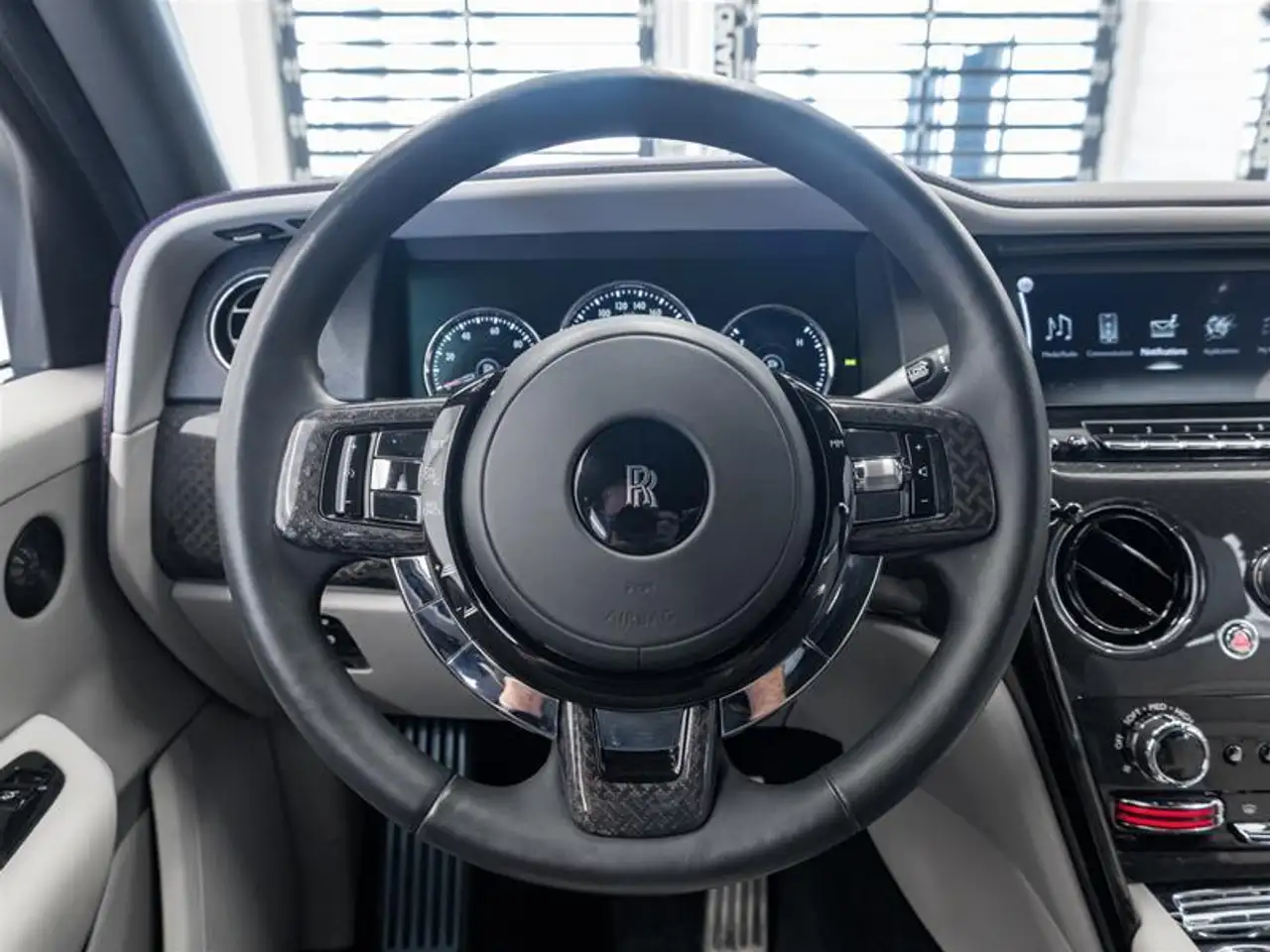 Rolls-Royce Cullinan photo Rolls-Royce Cullinan