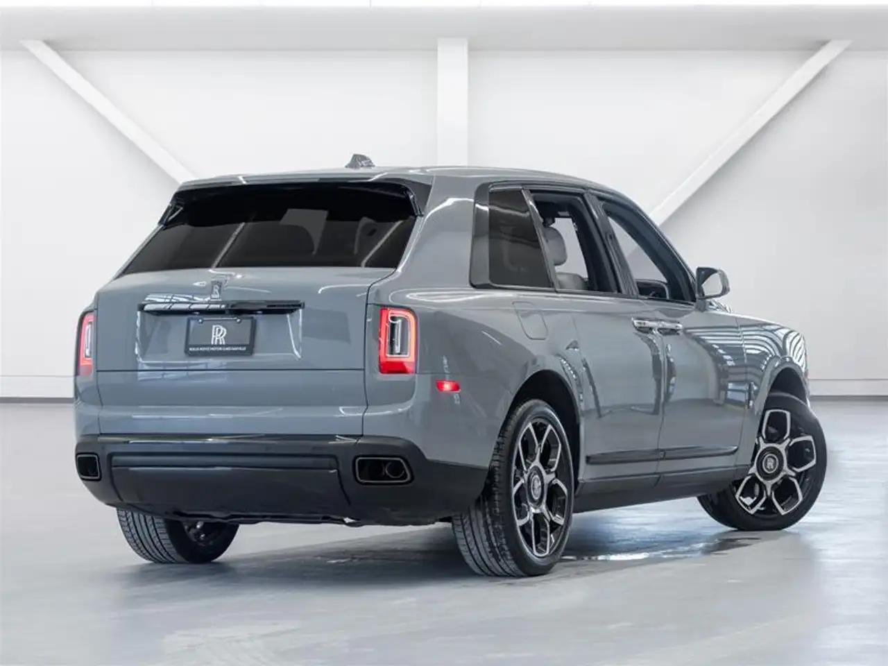 Rolls-Royce Cullinan photo Rolls-Royce Cullinan
