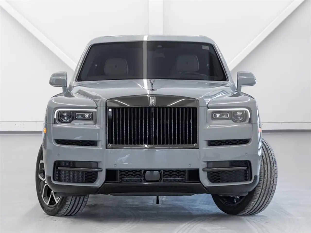 Rolls-Royce Cullinan photo Rolls-Royce Cullinan