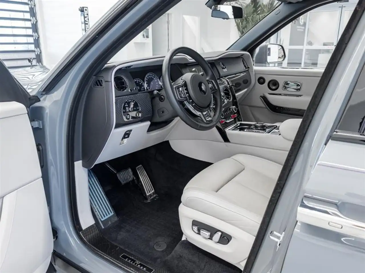 Rolls-Royce Cullinan photo Rolls-Royce Cullinan