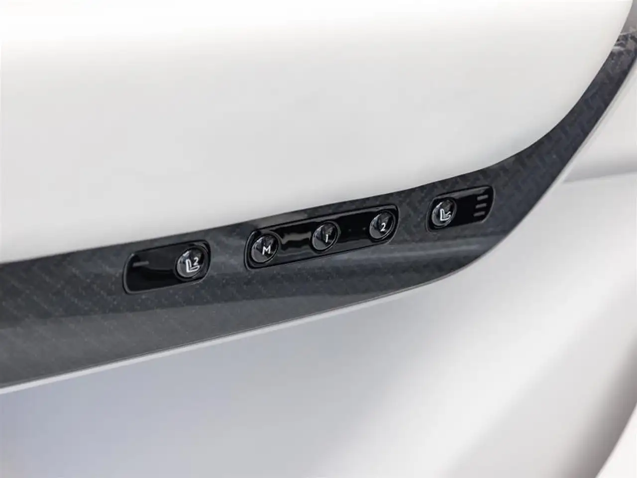 Rolls-Royce Cullinan photo Rolls-Royce Cullinan