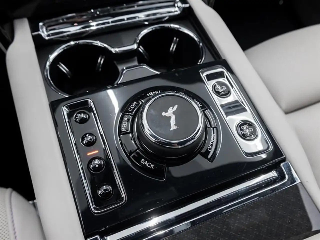 Rolls-Royce Cullinan photo Rolls-Royce Cullinan