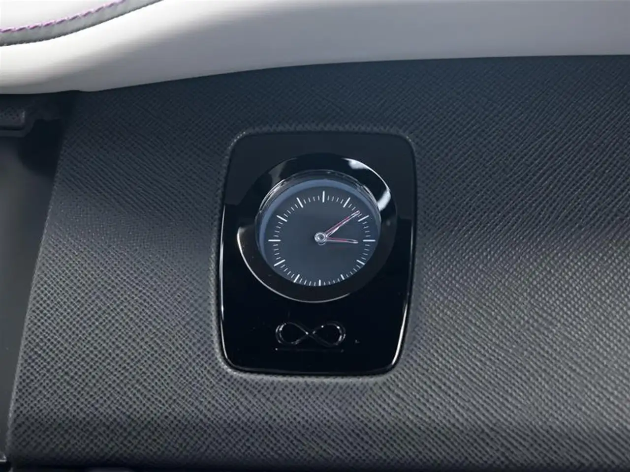 Rolls-Royce Cullinan photo Rolls-Royce Cullinan